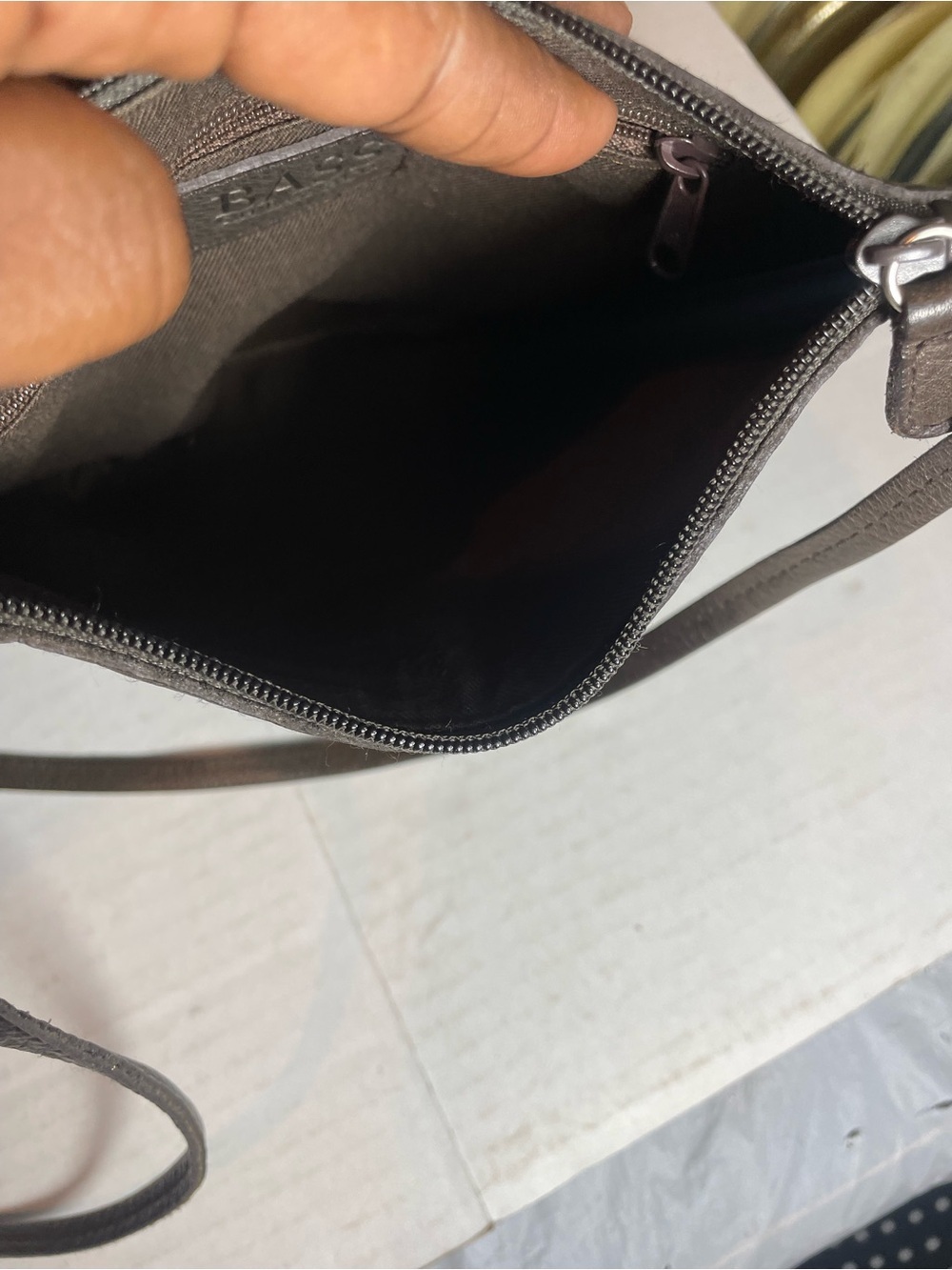 Bass G.H. Bass & Co Brown 100% Genuine Leather Crossbody Purse Small Zip Top - Picture 7 of 11